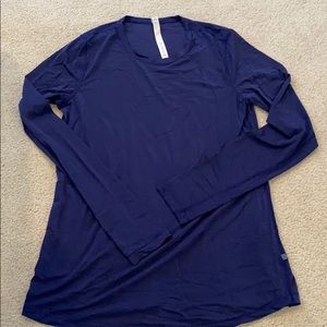 Lululemon size 8 long sleeve
